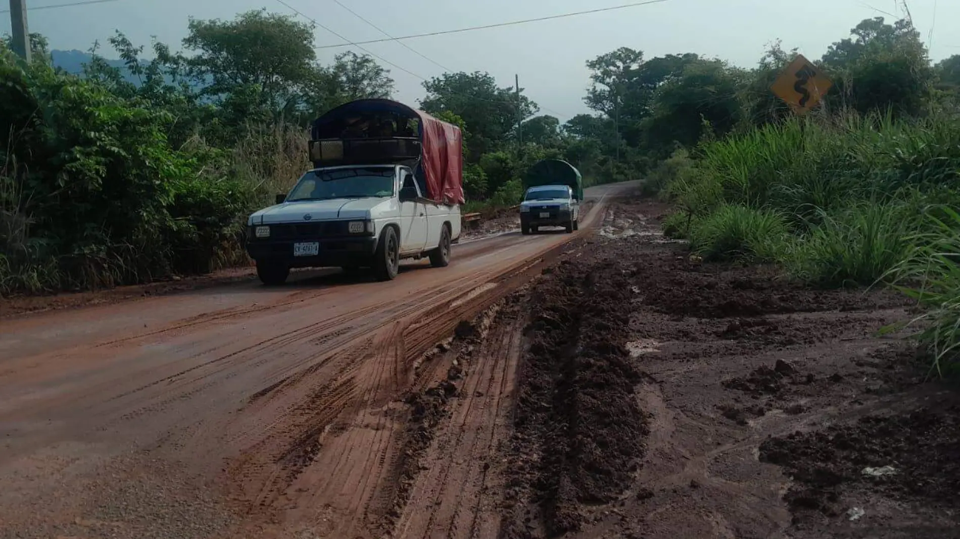 lodo en carretera